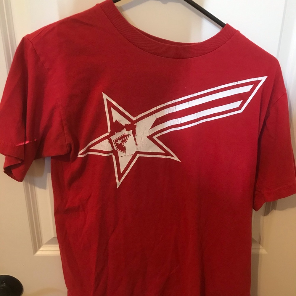 Famous stars and straps t-shirt size Small Red